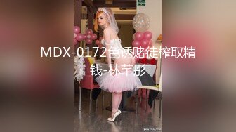 跟男人啪啪被内射的小骚逼特写展示精液从骚逼流出后还没满足，自己拿道具抽插浪叫，手速不够换炮击别错过