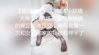 短发女神甜美脸庞小小桃花唇，道具自慰秀，不停的用道具头刺激阴蒂