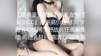 多大仇多大怨呐_女子在街头被姐妹暴力团扒出奶子和逼逼后围殴倒地不起_都下的死手啊！