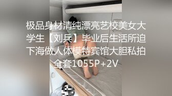 运动装小嫩妹初潮第一次用卫生巾，穿了两层内裤