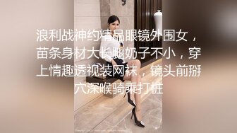  极品颜值美女为赚钱下海，今天好友过来啪啪大秀，浴室洗澡第一视角深喉