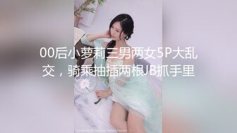 漂亮熟女阿姨 小伙貌似操逼不多 阿姨无套插入他非要戴套 射了好多