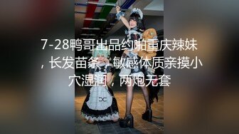  让女友穿上传统旗袍把鸡巴吹硬扒开内裤就开操