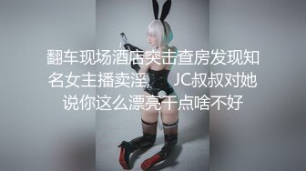  长相甜美牙套小表妹耐操新人妹子，两男轮换着操翘屁股后入，操累了换个人继续