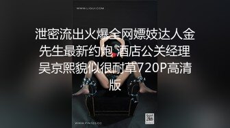 G罩杯韩国巨乳小姐姐，大奶牛豪乳，抹上润滑油夹黄瓜，乳交上下套弄，这黄瓜，真让人羡慕不已