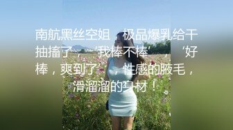 超美时尚黑丝苗条人妖和美女闺蜜去游玩在公告厕所里玩起暧昧逼妖性爱接吻拥抱后入抽插