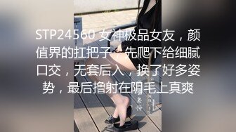   理发店熟女老板娘 小伙一手摸奶 一手摸逼 小伙子没有忍住 一下就爆了