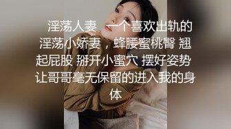 两个哥们一起对着丰满肉肉御姐进攻，啃吸逼逼揉捏乳房