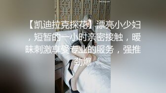  给女顾客上催情玩双飞搞她，蒙上女顾客的眼镜骚技师与小哥玩弄顾客奶子