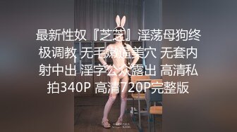 货车司机人妻家偷情拿着套主动帮忙戴