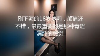  漂亮白丝大奶美眉 在厨房搞卫生被小哥哥上来无套猛怼 爽叫不停