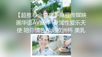 舞蹈新生身体柔软，摆出各种动作