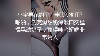 蜜桃臀自慰震动棒假阳具齐插，白浆高潮不断