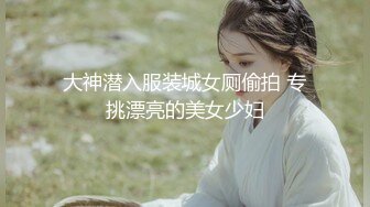 黑长直清纯美女，脱光后太骚，主动叉开双腿自摸小穴，身材完美温柔体贴健谈