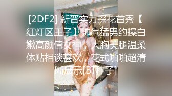 粉色制服可爱妹子，趴下给男友吃屌，没想到还不小呢，口活精湛完美一个春宫图，解锁很多高难度姿势