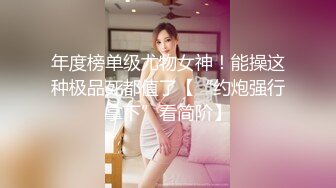  风骚女模特伺候两个小哥哥激情3P，全程露脸场面淫乱刺激，舔弄两个大鸡巴