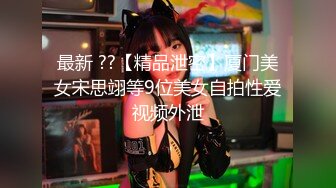 陸萱萱 一身猩紅艷麗的服飾魅惑演繹她的性感姿態