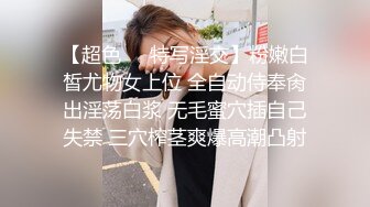 八块腹肌操炮友,炮友还一边拿着手机拍一边享受被操