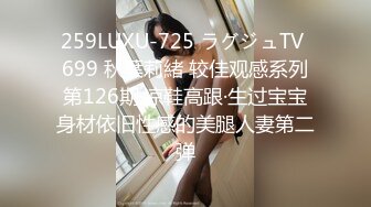 风景区女厕全景偷拍多位美女少妇前来献B (10)