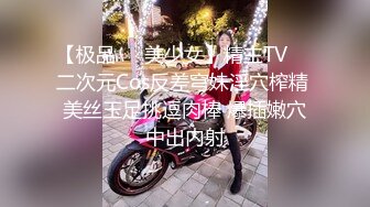   漂亮美女3P 身材不错 被单男快速狂怼 爽的不行 这哥们操逼真猛