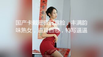 精瘦猛男约操D罩杯美妞这奶子完美，浴室一起洗澡，抓着奶子埋头吸吮，上位骑乘狠狠操，两个车灯一直晃