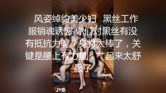 【极品稀缺 破解摄像头】JK风小姐姐更衣间拿手机自拍 多角度偷拍