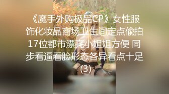  肉感十足颜值美女给炮友交自慰诱惑，展示活隔着舔弄，单腿网袜翘起屁股露肥逼