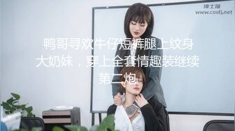 商場小飾品攤前連續抄到三個美女裙底風光,其中一個穿著透明內內