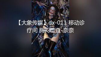 红唇性感翘臀美女开档丝袜包臀裙自慰诱惑，揉捏奶子张开双腿掰穴自摸，翘起屁股假吊抽插，高潮出水非常诱人!