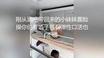 小年轻喜欢熟女御姐刚进酒店就把手伸进去揉捏乳房脱掉丝袜后玩弄逼逼挺着鸡巴进出小嘴爽够了耸动操穴