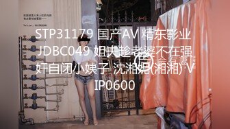 客厅女友跟朋友喝酒我在卧室疯狂爆操极品朋友妻莹姐开着门操