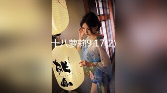 【新片速遞】十月新流出纸箱厂女厕❤️全景后拍精选几个颜值不错的年轻美女尿尿白大褂两次入镜