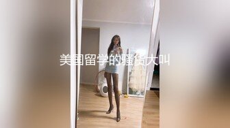 颜值区网红级大眼睛美女下海黄播，吊带小背心揉捏奶子