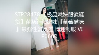  漂亮美女3P 身材不错 被单男快速狂怼 爽的不行 这哥们操逼真猛