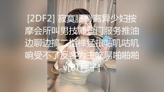 短发大妈内衣内裤都没穿在公园玩自拍