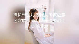 白衣长相甜美大奶妹子，近距离特写掰穴站立后人骑乘边操边摸奶