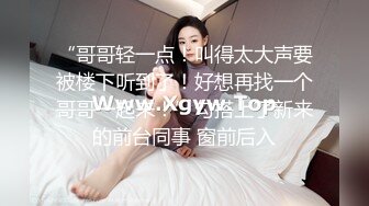 甜美小护士，颜值美少女，在家自己玩道具，炮友看的受不了，骑乘位操穴，白丝袜美腿