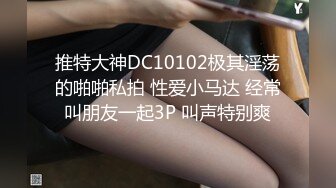 现在的小年轻小日子过的肉肉欲欲，几个男女脱光光聚在一起你捏我逼我舔你鸡巴缠绕爱抚淫乱浪叫