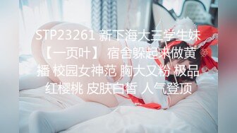 暴露狂中年肌肉直男,在公用楼道中全裸自慰寻求快感