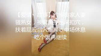 爆乳开档黑丝少妇露脸跟眼镜小哥一起直播大秀，让小哥揉奶子，跳蛋玩弄骚穴